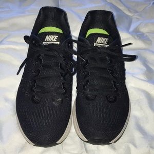 Nike Zoom Pegasus 33 running shoes